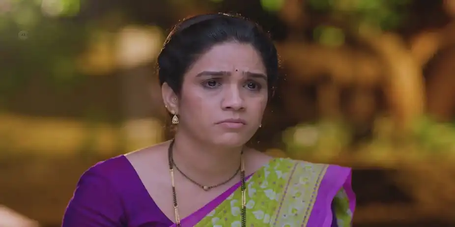 Veena Learns the Truth about Lakshmi’s Job - Lakshmi Niwas