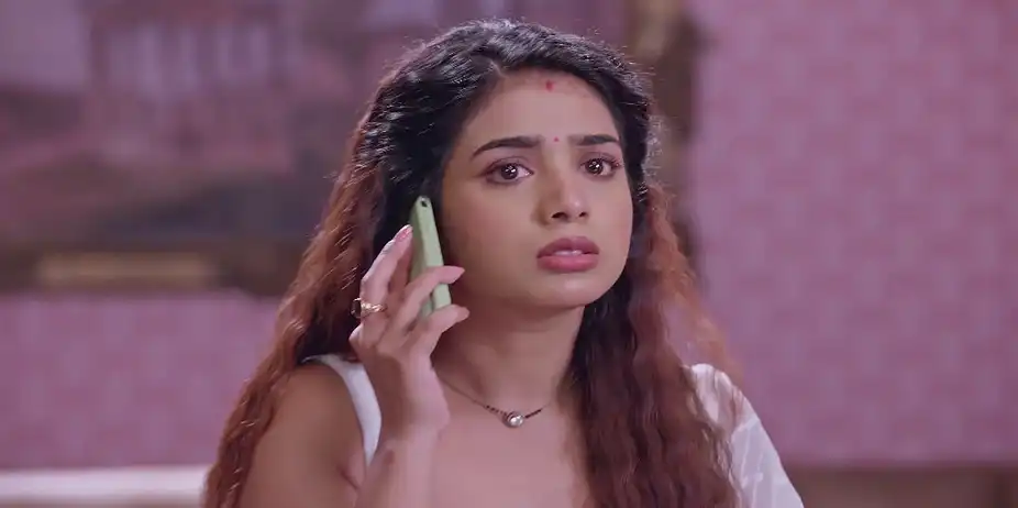 Lakshmi Overhears Malishka Talking to Anushka - Bhagya Lakshmi
