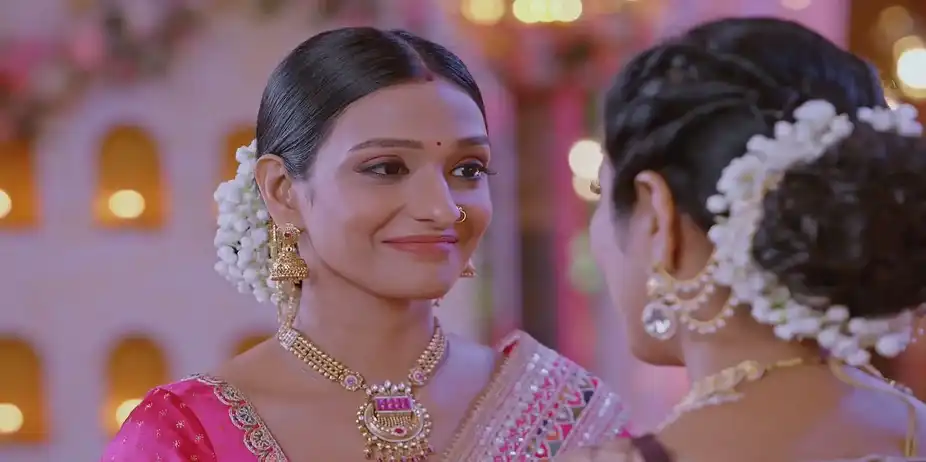 Rano Brings a Gold Chain for Shalu - Bhagya Lakshmi