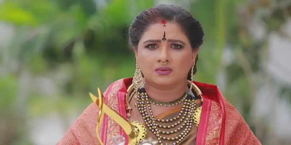 The Photographer Blackmails Vedhanayagi - Valliyin Velan