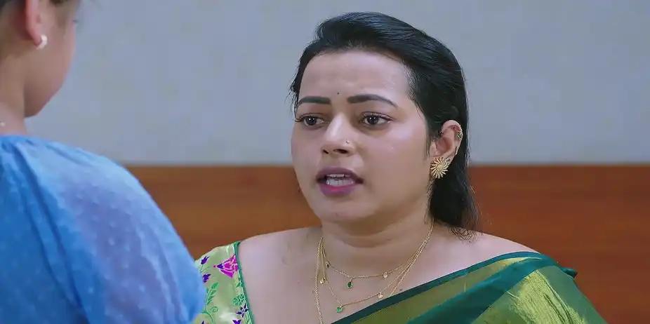Vandana Reassures a Worried Pinkie - Shravani Subramanya