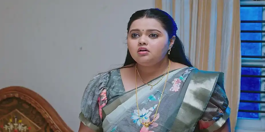 Gym Seena Tries to Scare Rashmi - Annayya