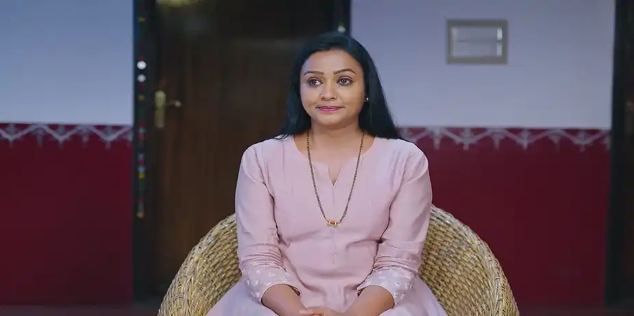 Goutham Scolds Bhoomika for Her Negligence - Amruthadhaare