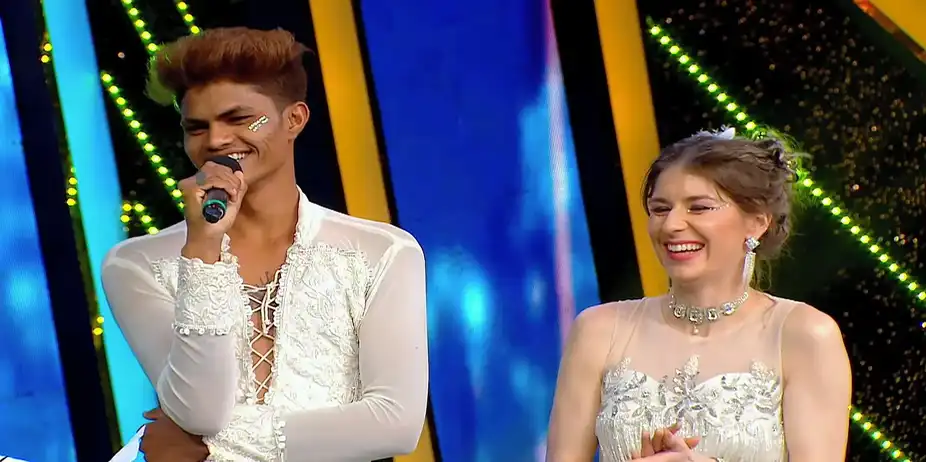 Pranali Questions Vijay about the Scores - Chal Bhava Cityt