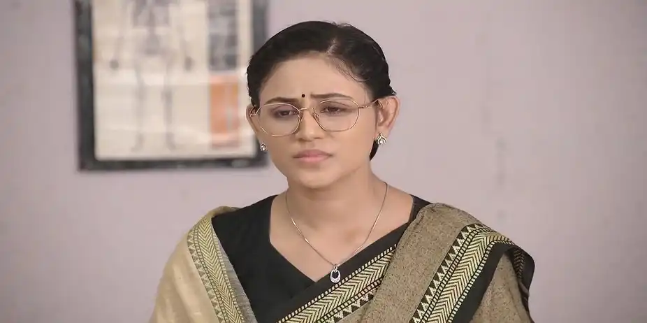 Priya Tries to Pacify Anshika - Suna Jhia