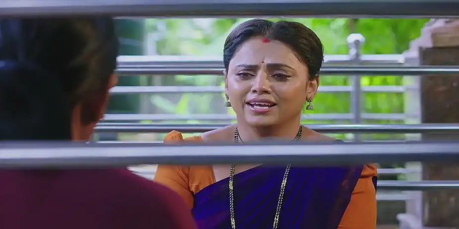 Chlavi Tells Bettavva about Venky's Case - Lakshmi Nivasa
