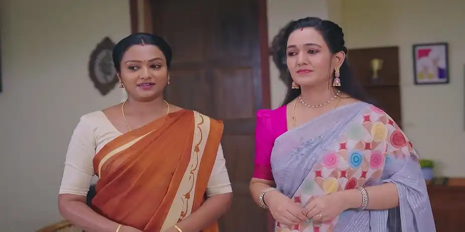Lakshmi Reconciles Deepa and Kavitha - Getti Melam
