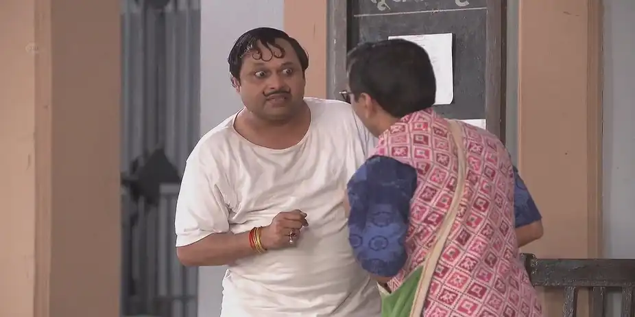 Masterji Finds Happu in an Embarrassing Situation - Happu Ki Ultan Paltan