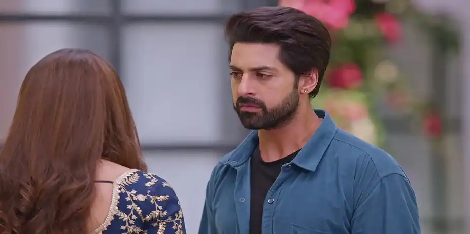 Raunak Defends Prarthana in Front of Smita - Kumkum Bhagya