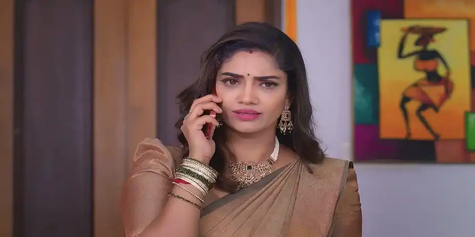 Chandrakala Learns about Revathi's Plan - Karthigai Deepam
