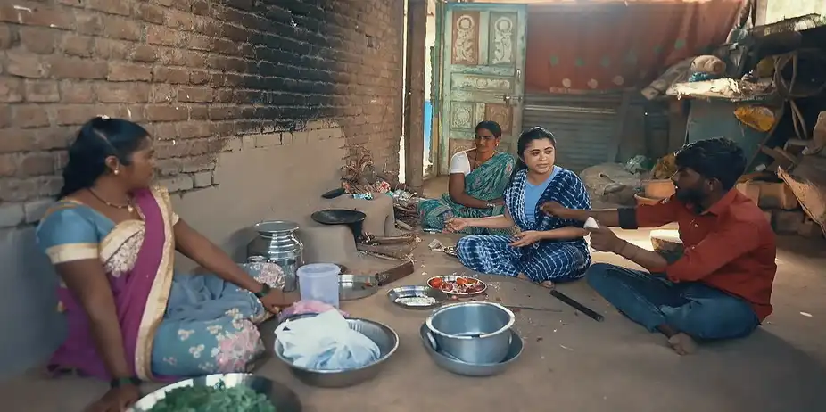 Gayatri and Pawan Have an Argument - Chal Bhava Cityt