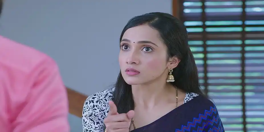 Madan's Flirting Angers Shravani - Shravani Subramanya