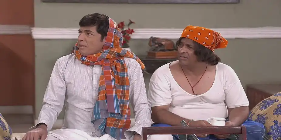Tiwari Tries to Talk to Vibhuti through Dancing - Bhabi Ji Ghar Par Hai
