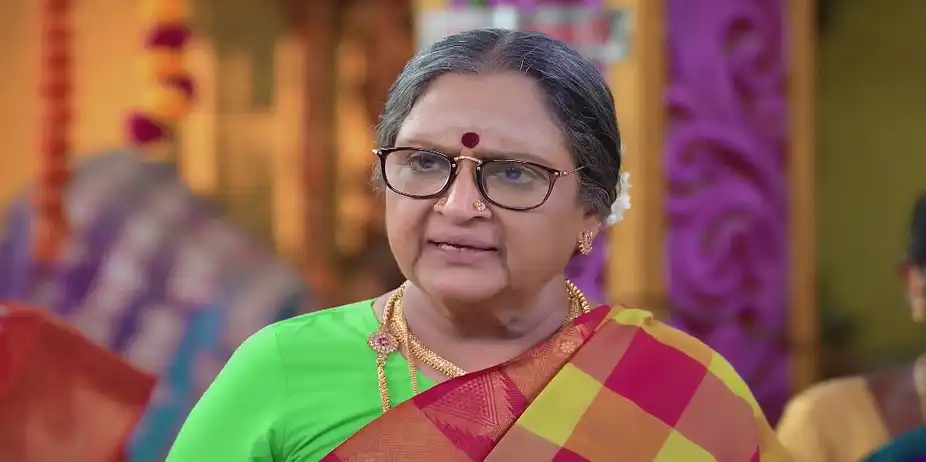 Parmeshwari Scorns Veerman - Karthigai Deepam