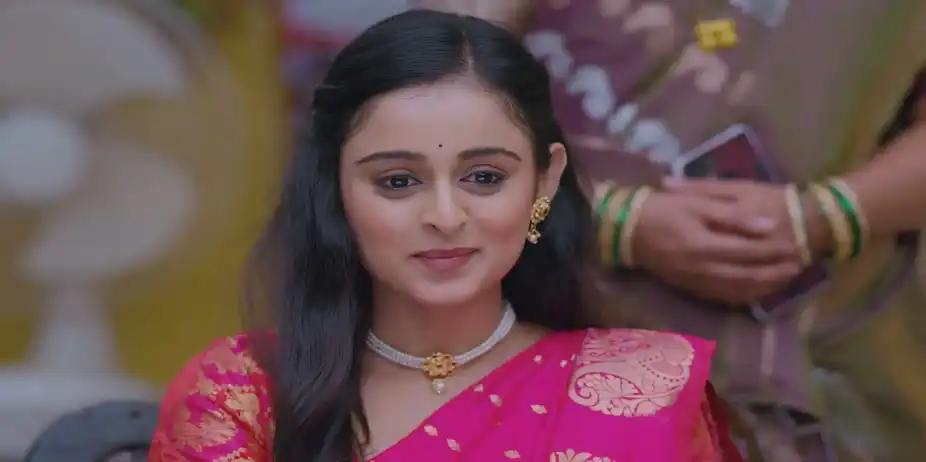 Will Siddhiraj Feed Purvi? - Lakshmi Niwas