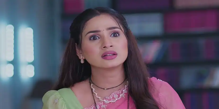Janhavi Questions the Security Guard - Lakshmi Niwas