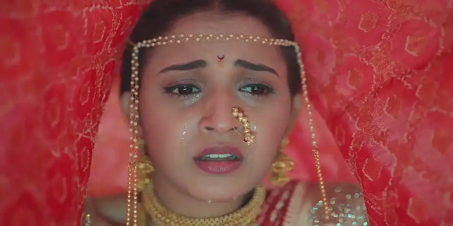 Meera Gets Ready In Her Wedding Attire - Tula Japnar Aahe