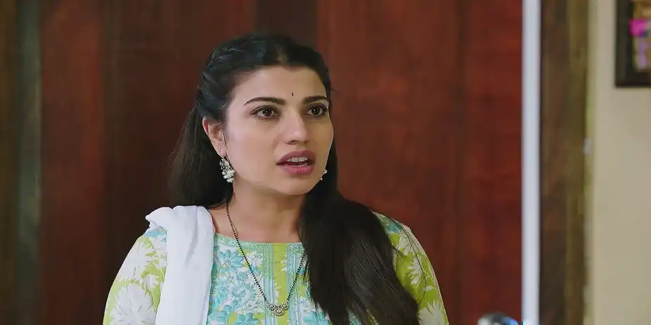Jagannath Grows Eager to Capture Sharvari - Shrirasthu Shubhamasthu
