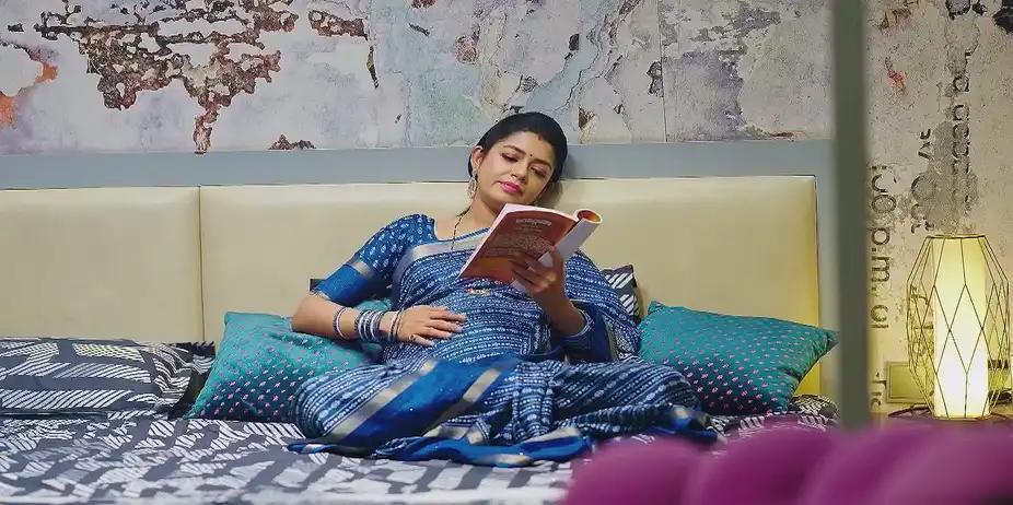 Goutham and Bhoomika Banter over the Baby - Amruthadhaare
