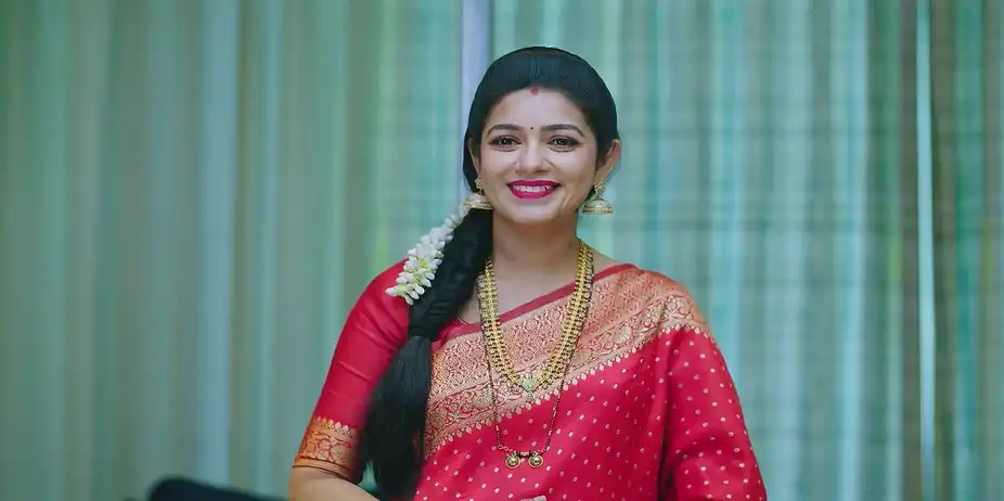 Malli Teases Bhoomika - Amruthadhaare