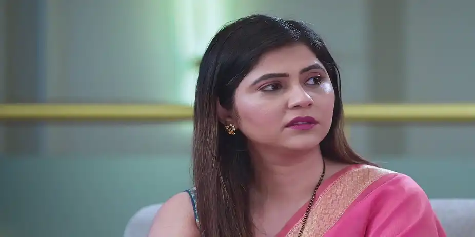 Savali Decides to follow the Mehendale's Traditions - Savalyachi Janu Savali