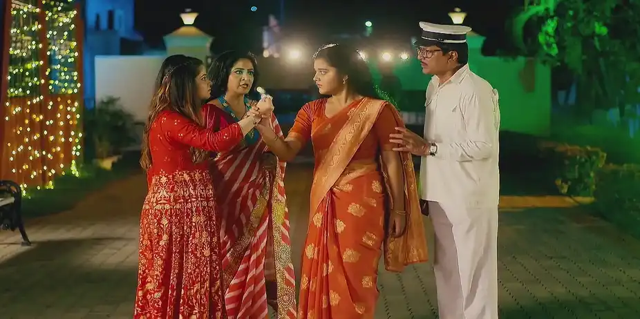Kusum Teaches Debolina a Lesson - Kusum