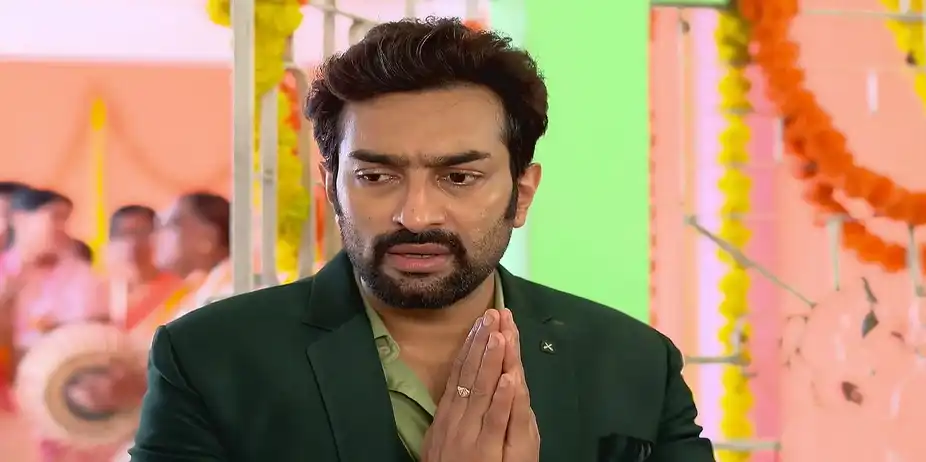The Priest Mistakes Apu and Arya for a Couple - Chirodini Tumi Je Amar