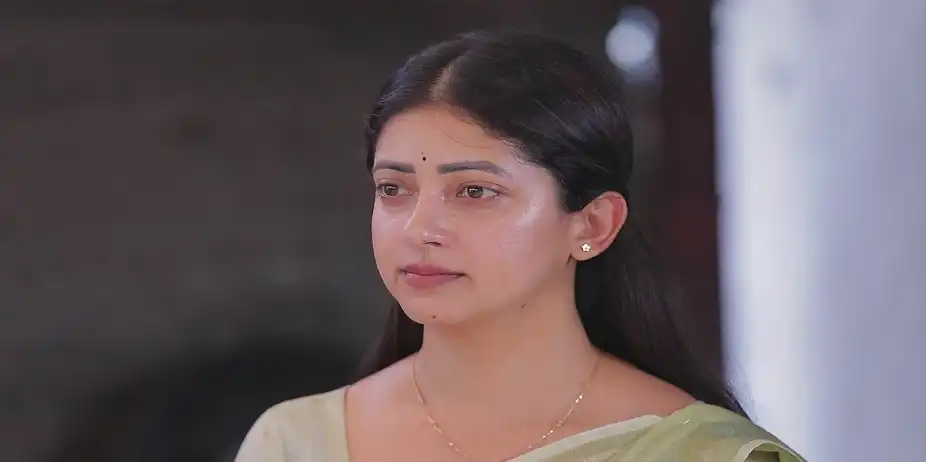 Bharathi Gets Alerted - Idhayam