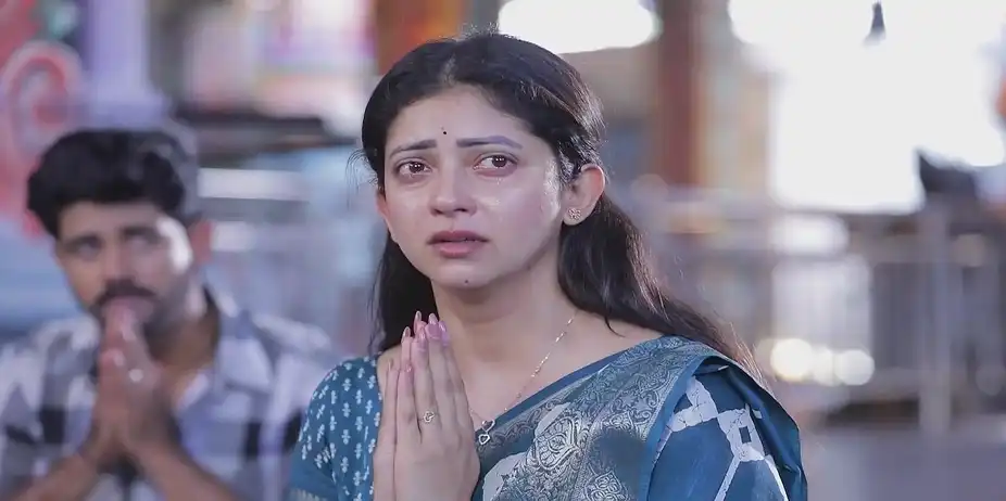 Bharathi Performs a Ritual - Idhayam
