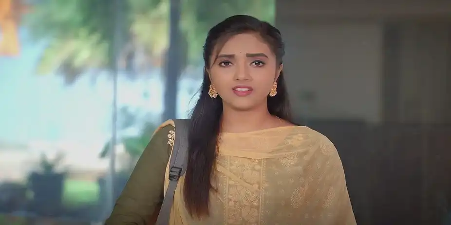 Revathi Worries about Swathi - Karthigai Deepam