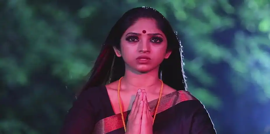 Bommi's Spirit Conducts a Ritual - Ninaithale Innikkum