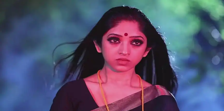 Bommi's Spirit Mocks Yakshini - Ninaithale Innikkum