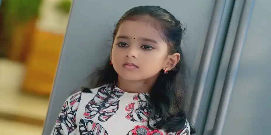 Diya Slips a Banana Peel into Tea | Manathe Kottaram