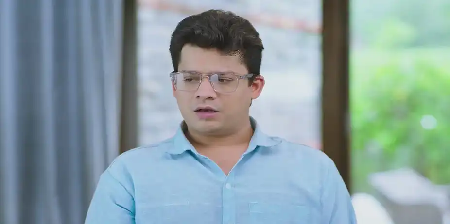 Paritosh Gives Gifts to Everyone - Paaru