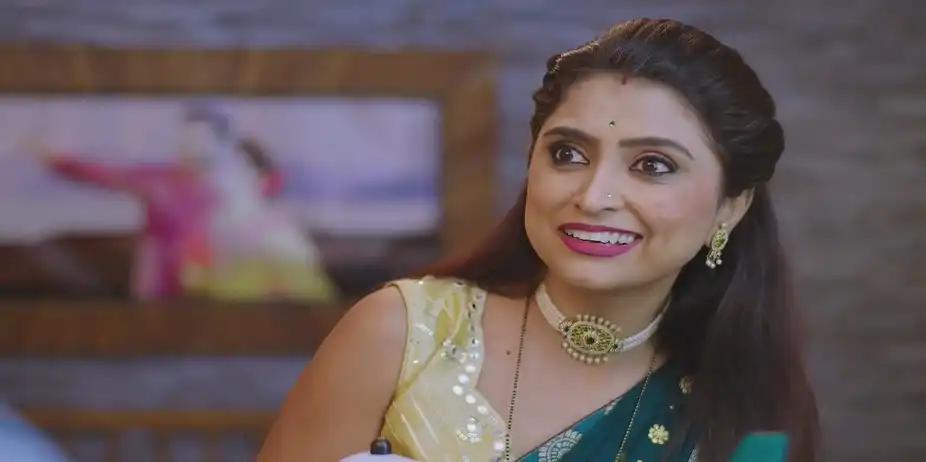 Paritosh Gifts Damini a Toy Aeroplane - Paaru