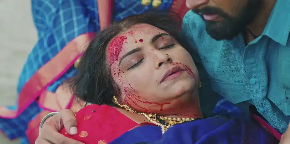 Daddy Pretends to Cry in front of Everyone - Lakhat Ek Amcha Dada