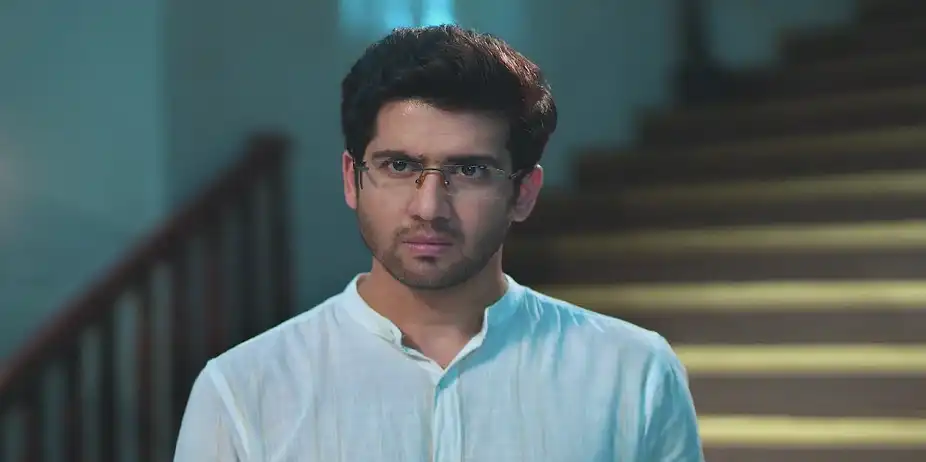 Veda Comforts a Hurt Meera - Tula Japnar Aahe