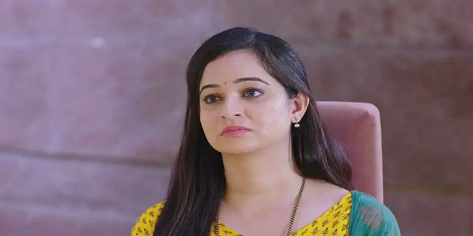 Sandhya Saves Madhav from a Minor Accident - Shrirasthu Shubhamasthu