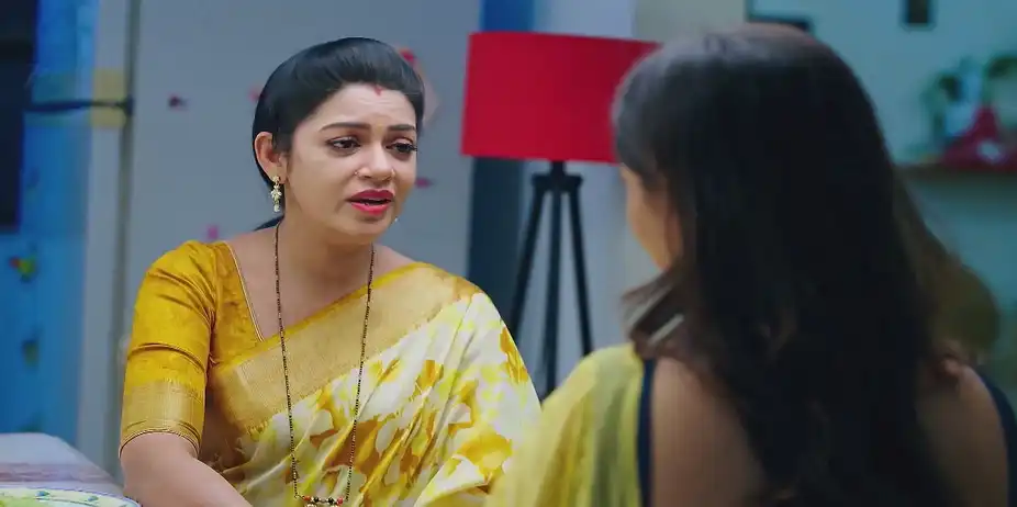 Sadashiva Feeds Bhoomika and Apeksha - Amruthadhaare
