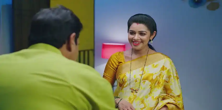 Bhoomika Mock-Scolds Goutham - Amruthadhaare