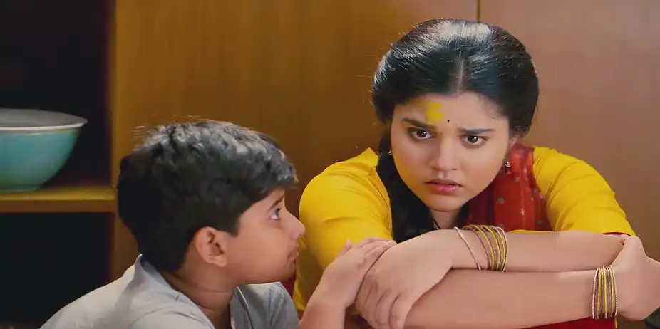 Indrani Shows Debolina around the Kitchen - Kusum