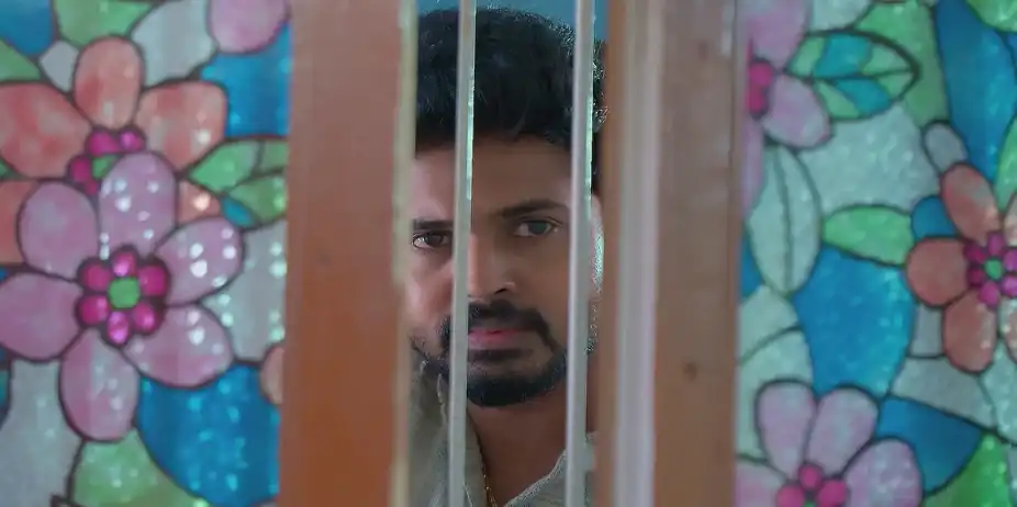 Raghuram's Arrival Alarms Karthik - Sandhya Raagam