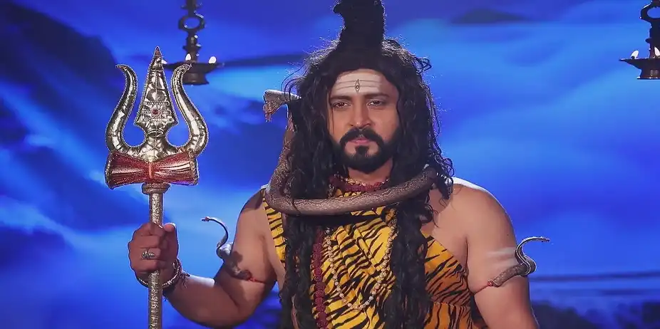 Ghaguvar Faces Obstacles - Ninaithale Innikkum