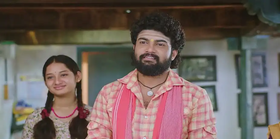 Gym Seena and Rashmi Seek the Elders' Blessing - Annayya