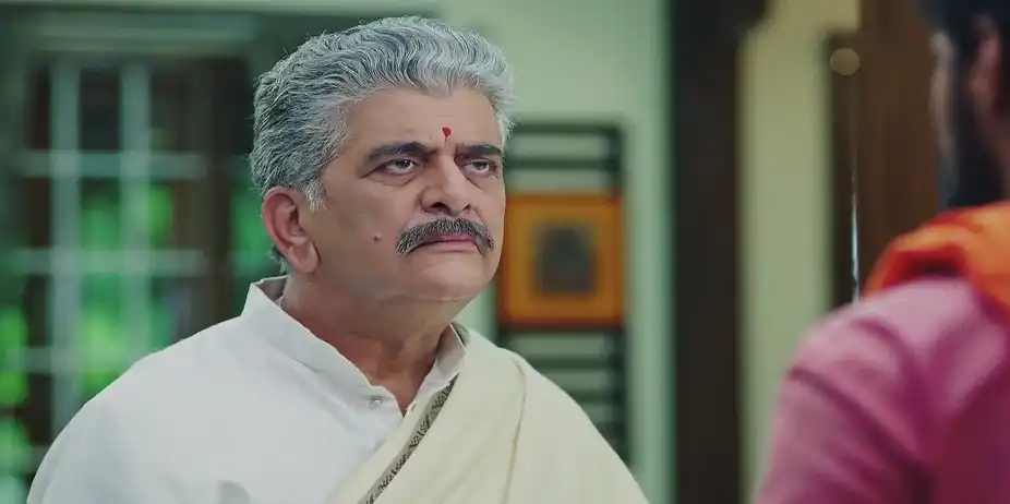 Daddy Puts on an Innocent Face before Surya - Lakhat Ek Amcha Dada