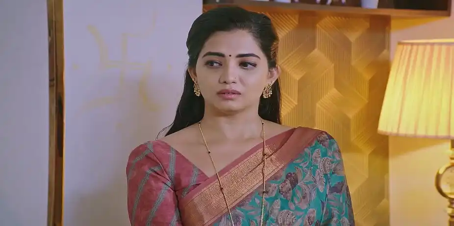 Renuka Scolds Siddu's Friends and Bhavana - Lakshmi Nivasa