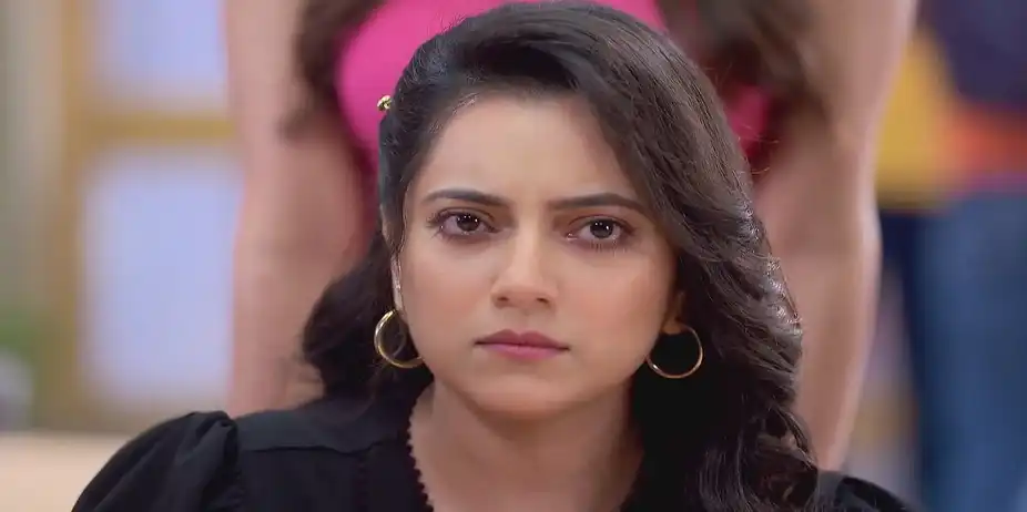 Rayan Invites Shirin to His Fritters Shop - Parineeta