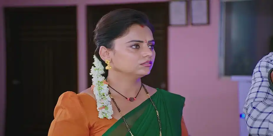 Santosh Tries to Take the Money Bag from Venky - Lakshmi Nivasa
