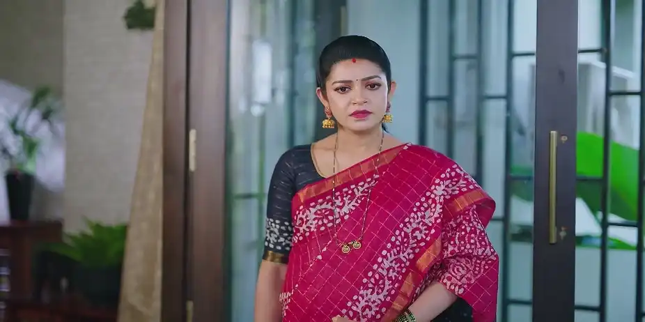 Bhoomika's Warning Annoys Shakuntala - Amruthadhaare