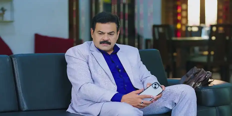 Jaydev Tries to Make Diya Understand His Feelings - Amruthadhaare